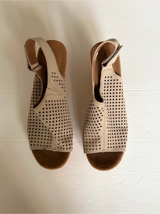 Rockport Shoes - Rockport Taupe Perforated Slingback Sandals